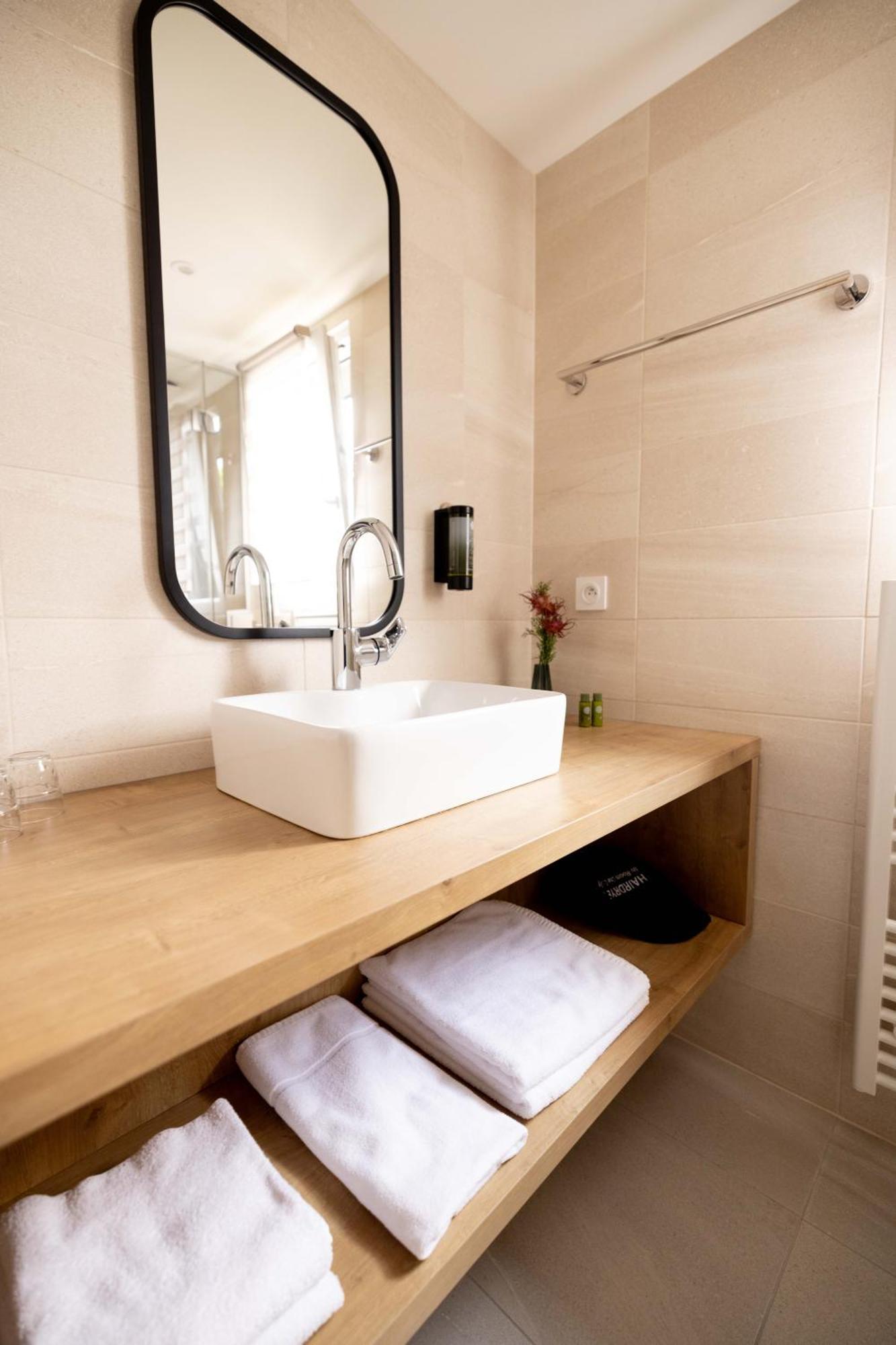 Hotel Logis Restaurant & La Rochette 3*