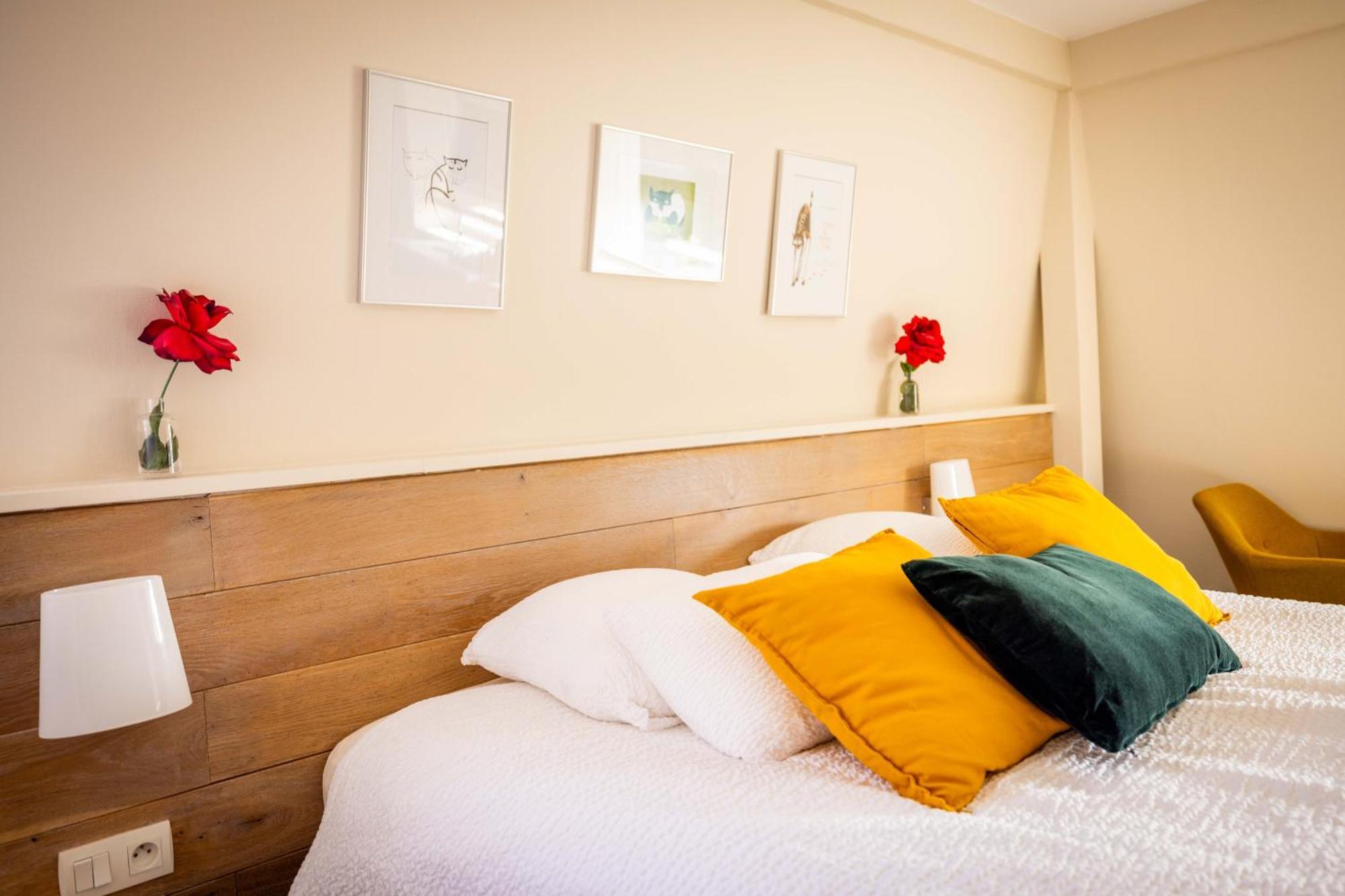 Hotel Logis Restaurant & La Rochette 3*