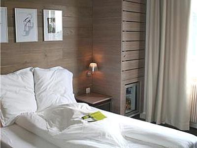 Hotel Logis Restaurant & La Rochette 3*