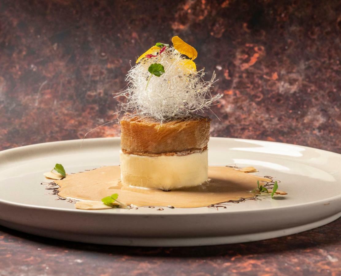 Hotel Logis Restaurant & La Rochette 3*
