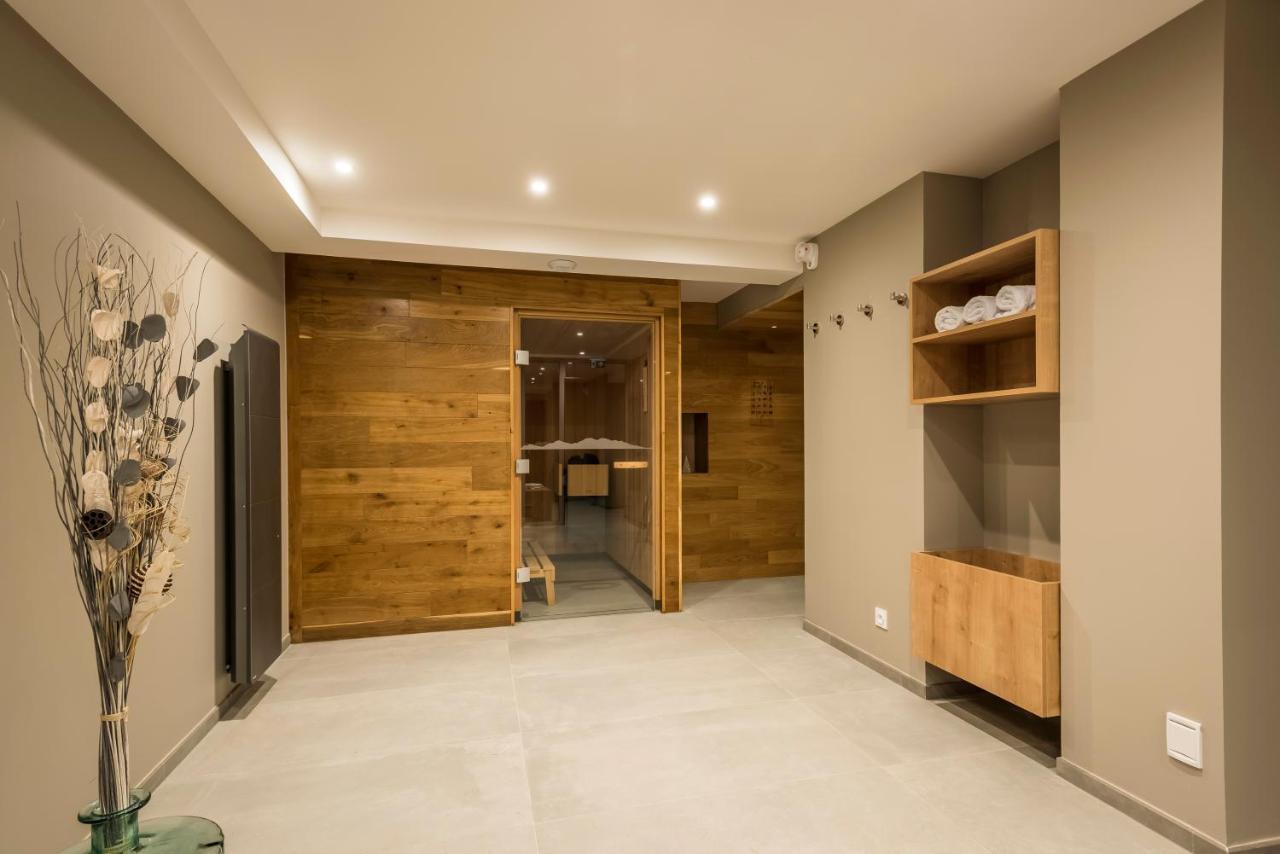 Hotel Logis Restaurant & La Rochette 3*